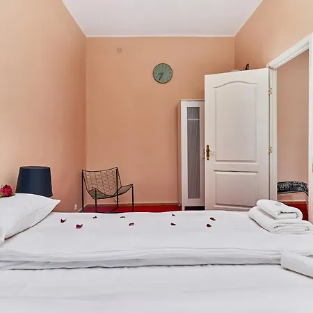 Market Square Old Town By Renters *